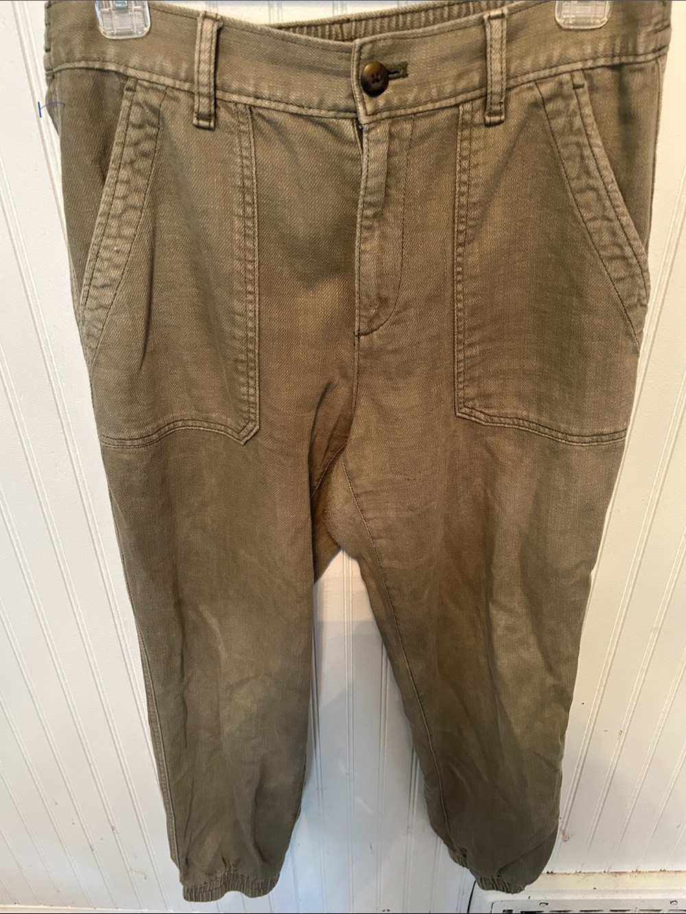 GAP olive green women’s jogger pants